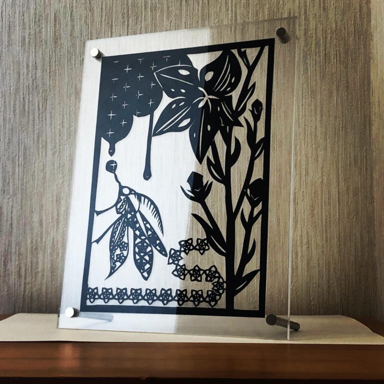 投稿についてもっと詳しく 墨絞咲桔梗花繋蚊絣岡止々岐蛾文様