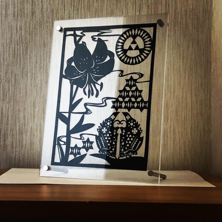 投稿についてもっと詳しく 墨鬼百合三立鼓六鱗蝶文様